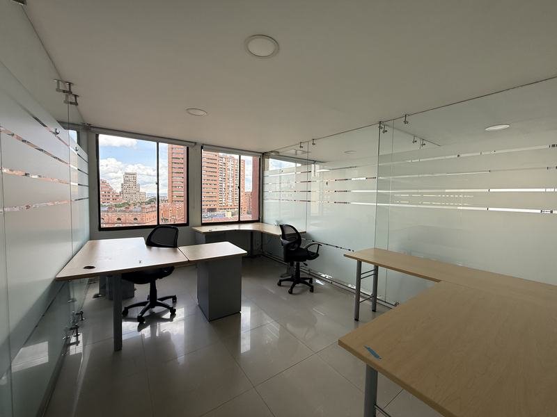 Oficina privada con vista a la ciudad en el piso 7 del Edificio Zulia